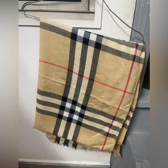 Burberry Cashmere Silk Oversized Scarf/Shawl. - Picture 6 of 11